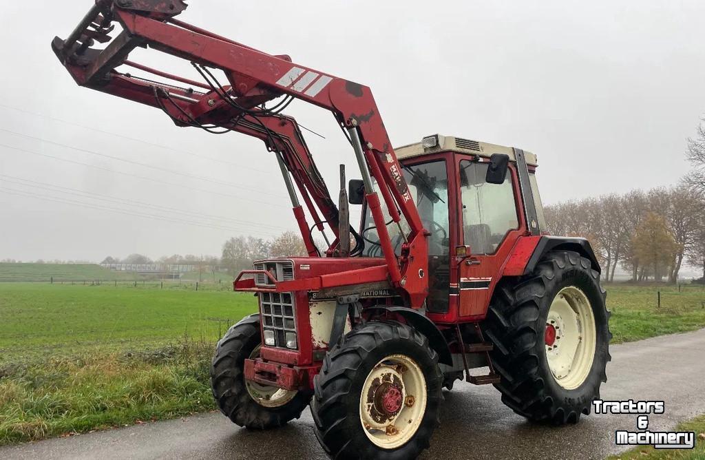 Tractor / Trekker Case-IH IH 845 XL met voorlader MARGE