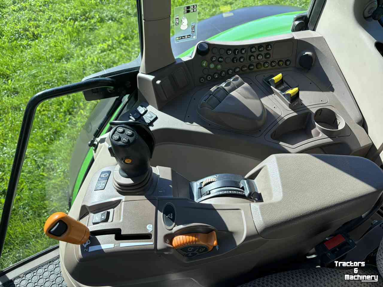 Tractor / Trekker John Deere 6120M