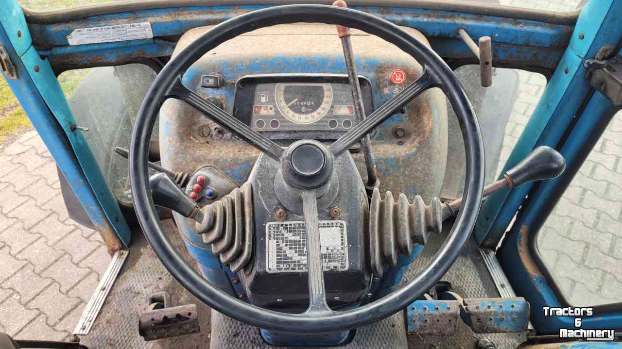 Traktoren Ford 4610 met voorlader en stuur bekrachtiging