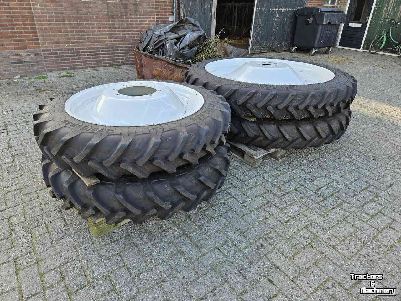 Wielen, Banden, Velgen & Afstandsringen  Bandenset New Holland TS 11.2R54 11.2R38