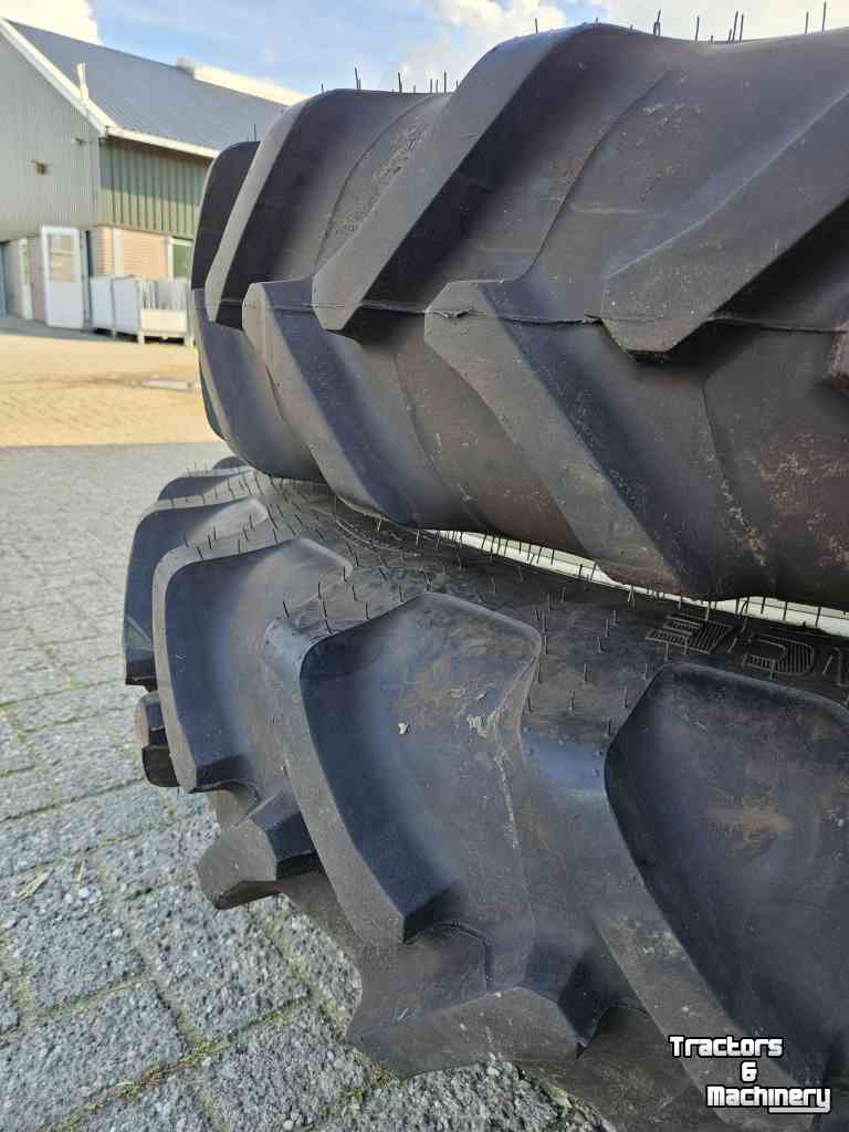 Wielen, Banden, Velgen & Afstandsringen  Bandenset New Holland TS 11.2R54 11.2R38