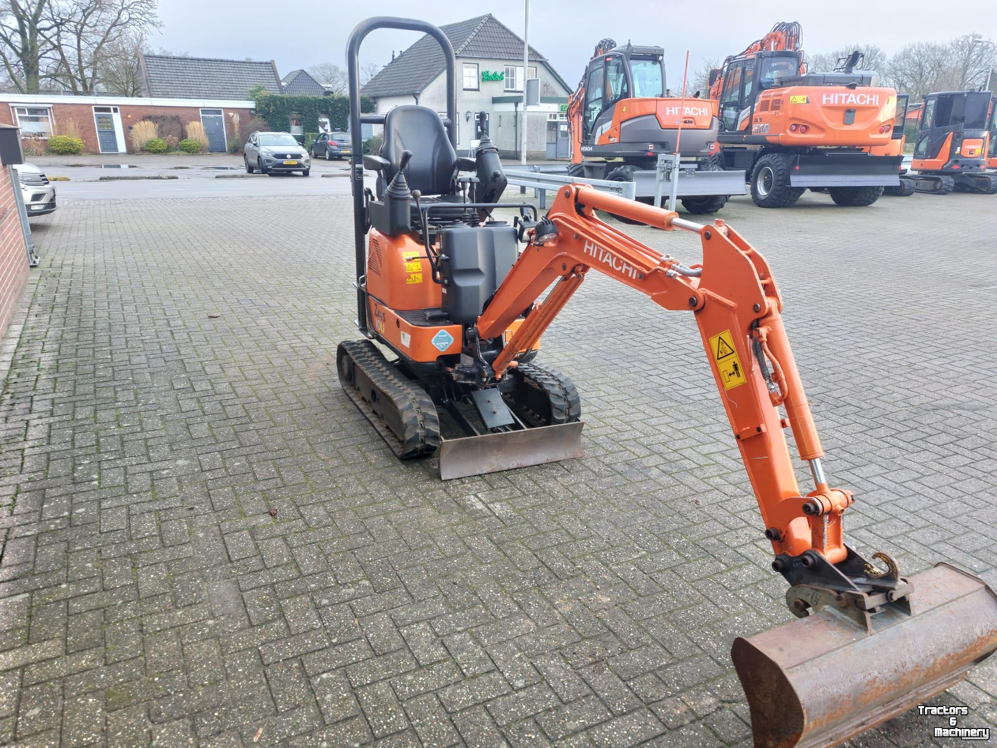 Bandenkraan / Graafmachine op wielen Hitachi 10U