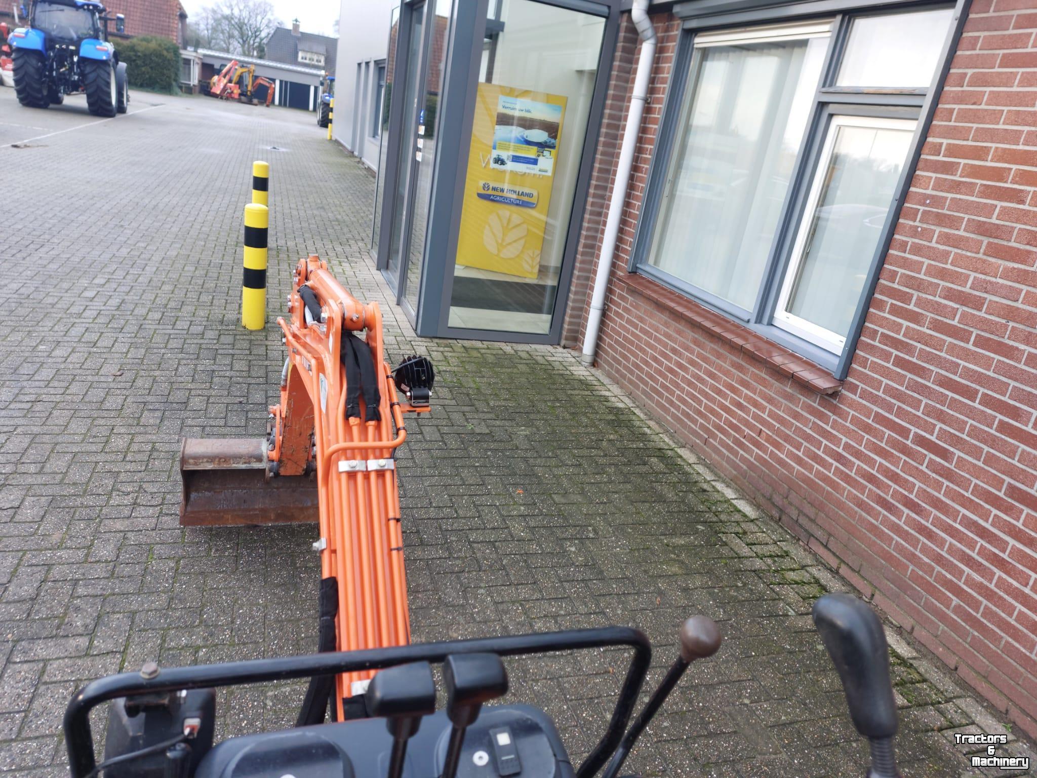Bandenkraan / Graafmachine op wielen Hitachi 10U