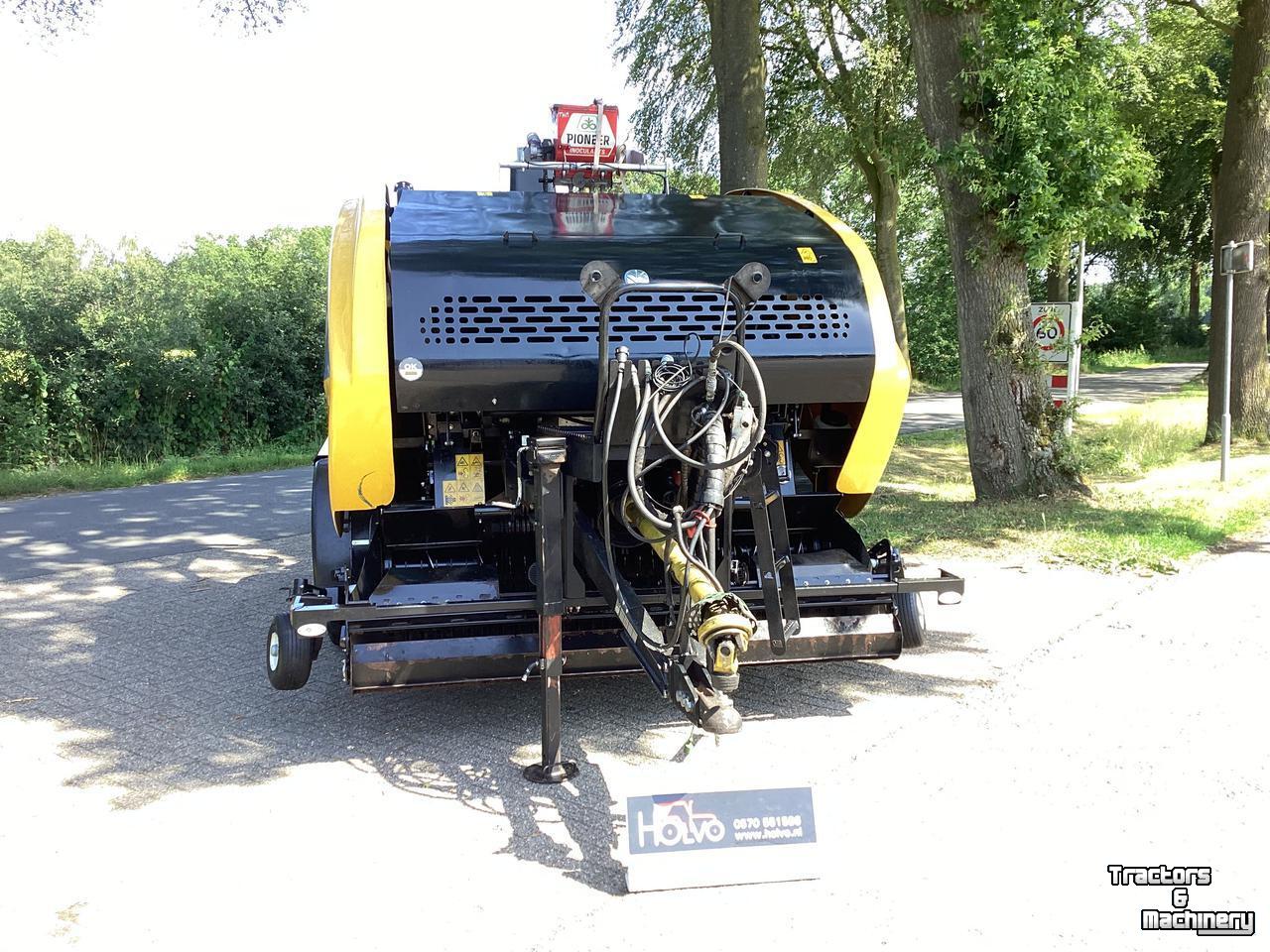 Persen / Balenpers / Pakkenpers New Holland ROLL BALER 125