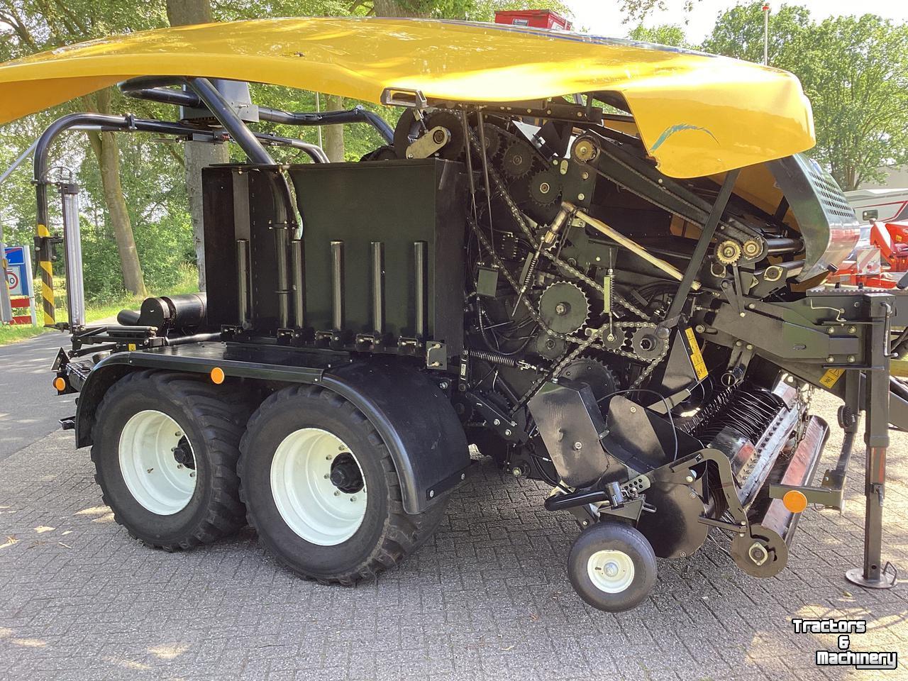 Persen / Balenpers / Pakkenpers New Holland ROLL BALER 125