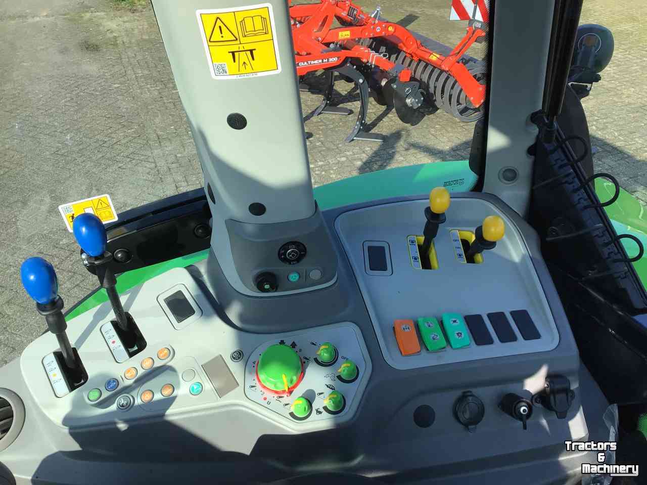 Traktoren Deutz-Fahr Agrotron 6140.4 RV Shift