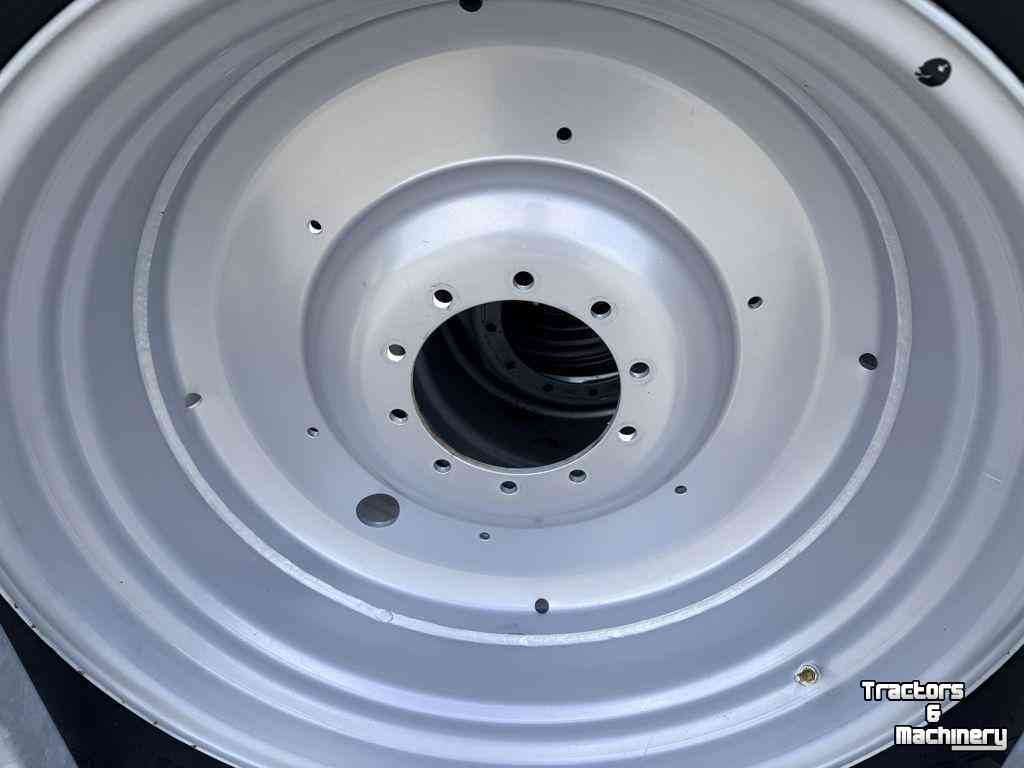 Wielen, Banden, Velgen & Afstandsringen Trelleborg 710/70R42 + Mitas 600/70