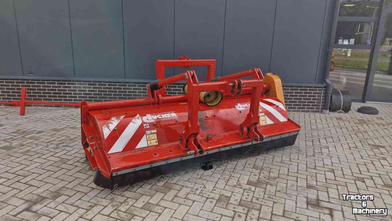 Maaier Ducker UM 27 frontmaaier
