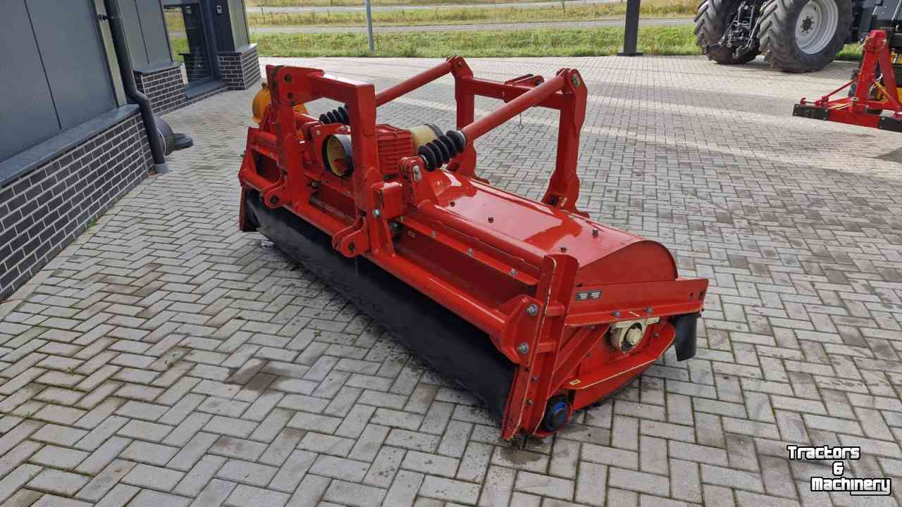 Maaier Ducker UM 27 frontmaaier