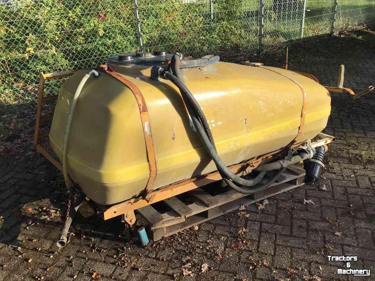 Veldspuit Homburg Pomp met fronttank