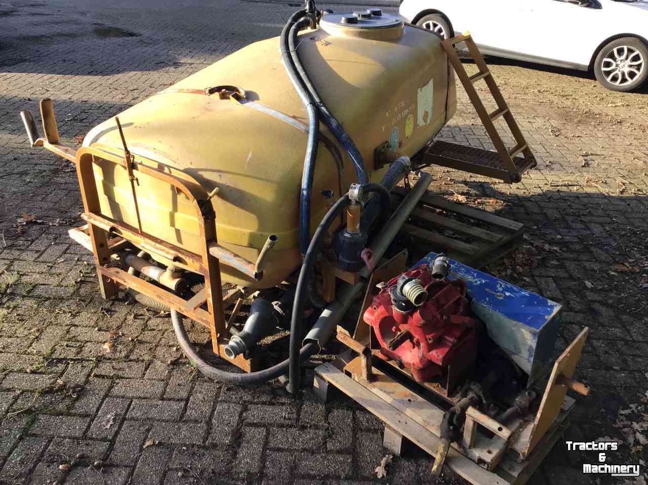 Veldspuit Homburg Pomp met fronttank