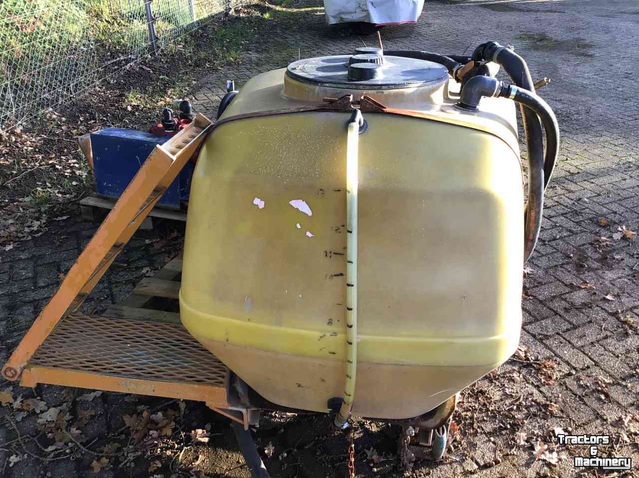 Veldspuit Homburg Pomp met fronttank