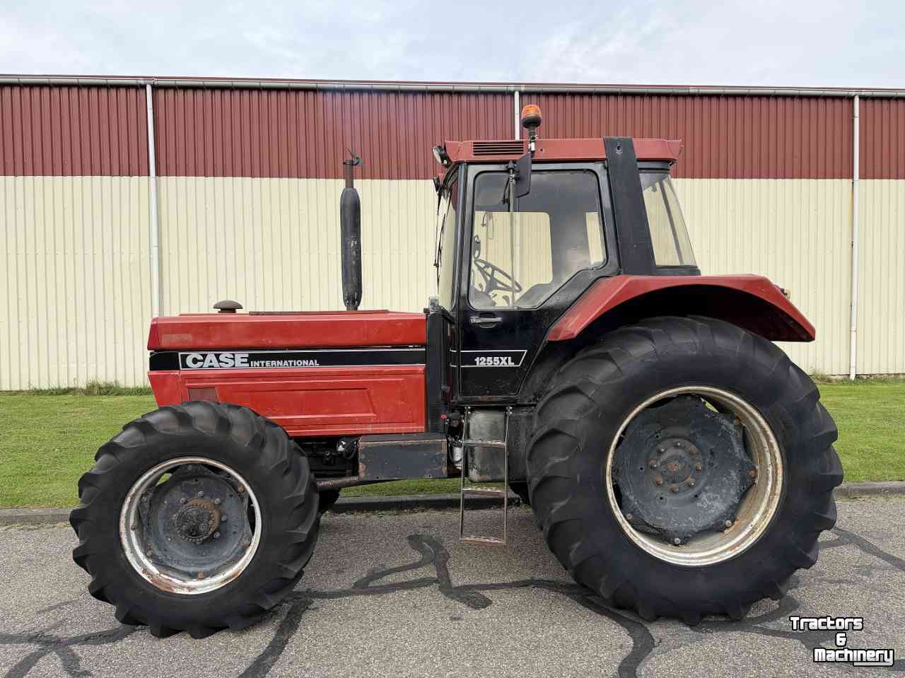 Tractor / Trekker Case-IH 1255XL 40km/u