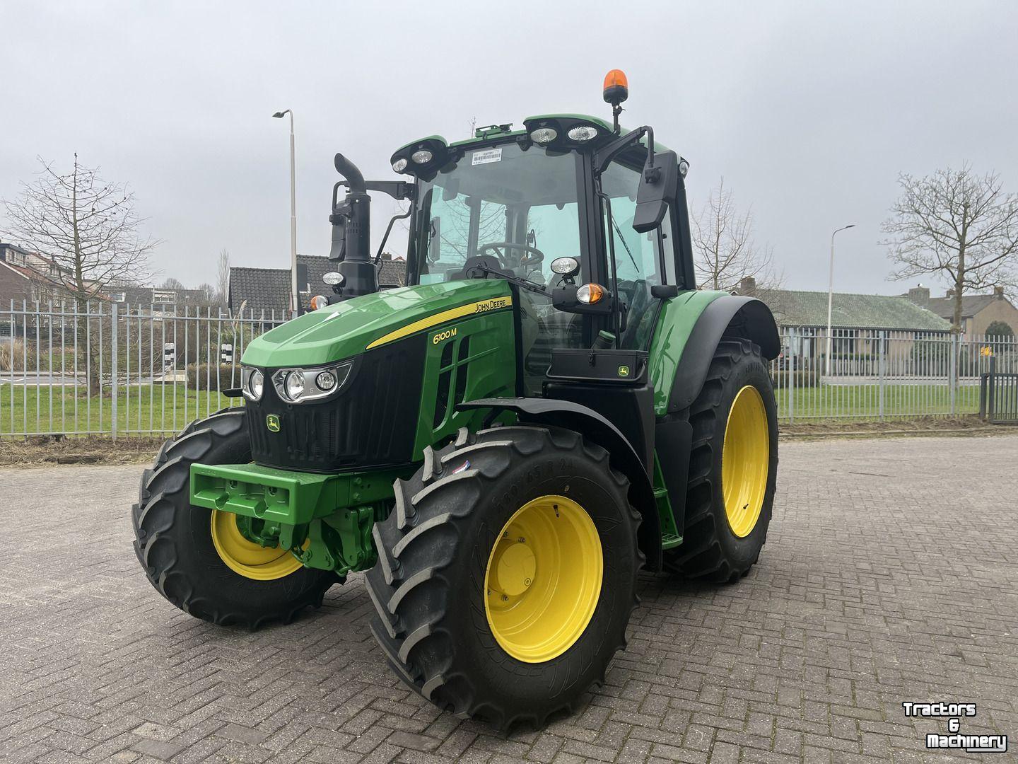 Tractor / Trekker John Deere 6100M