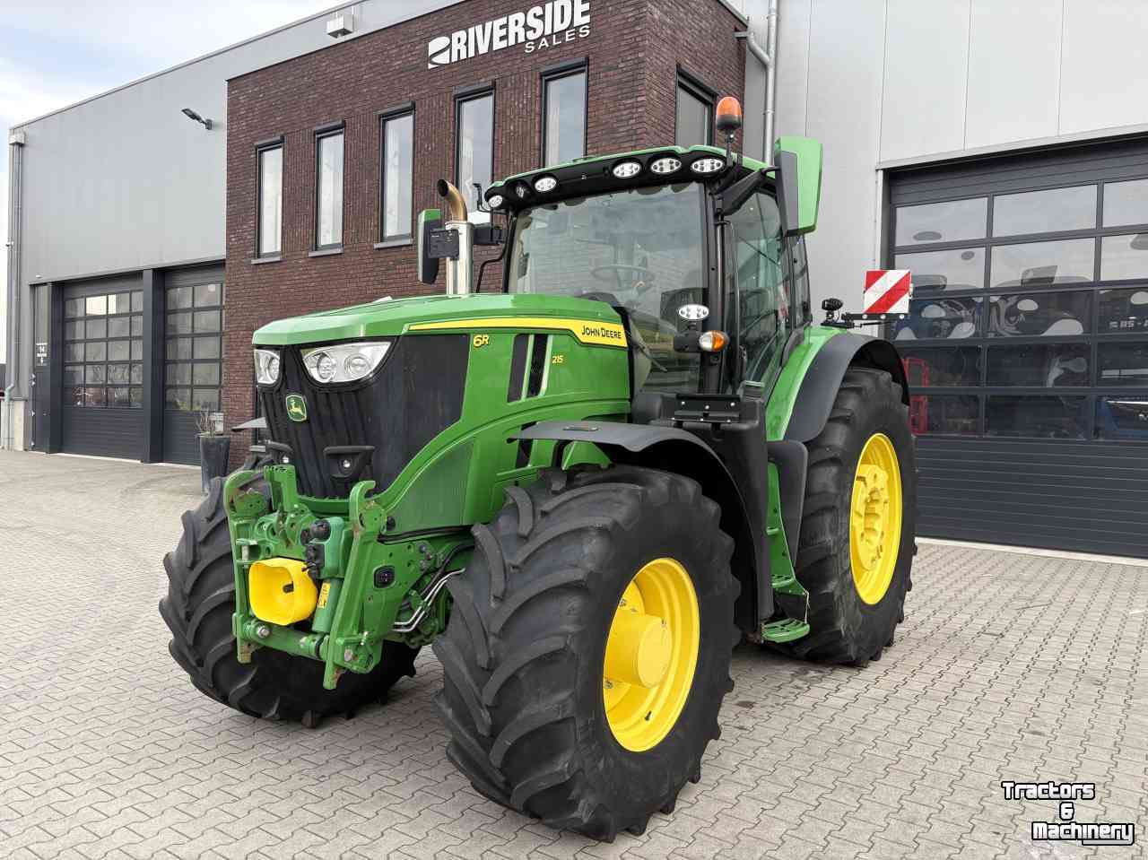 Tractor / Trekker John Deere 6R215