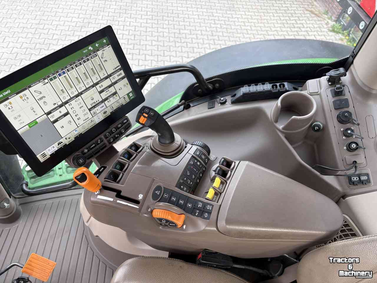 Tractor / Trekker John Deere 6R215