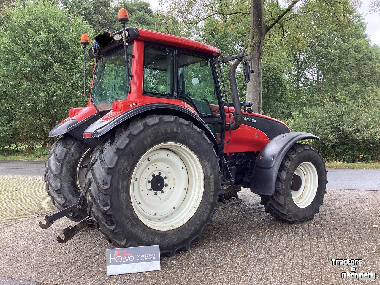 Tractor / Trekker Valtra Valtra T 190     (rood)