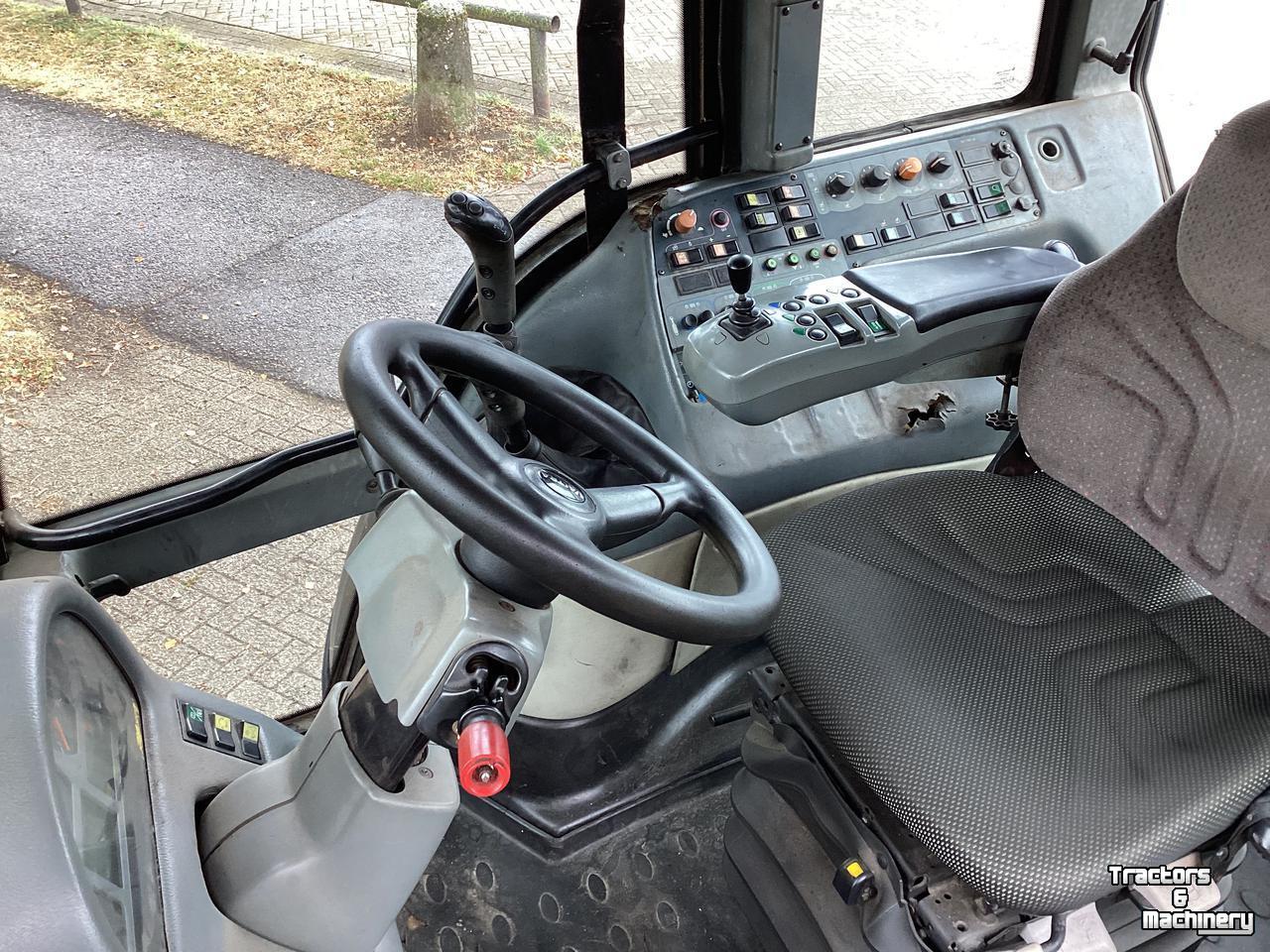 Tractor / Trekker Valtra Valtra T 190     (rood)