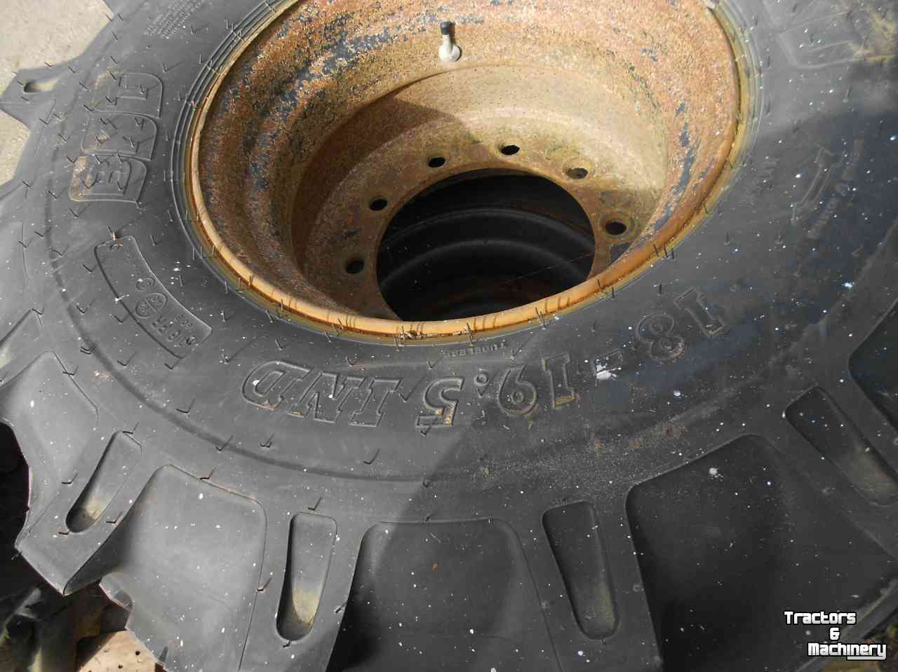 Wielen, Banden, Velgen & Afstandsringen Michelin 445/70r19,5