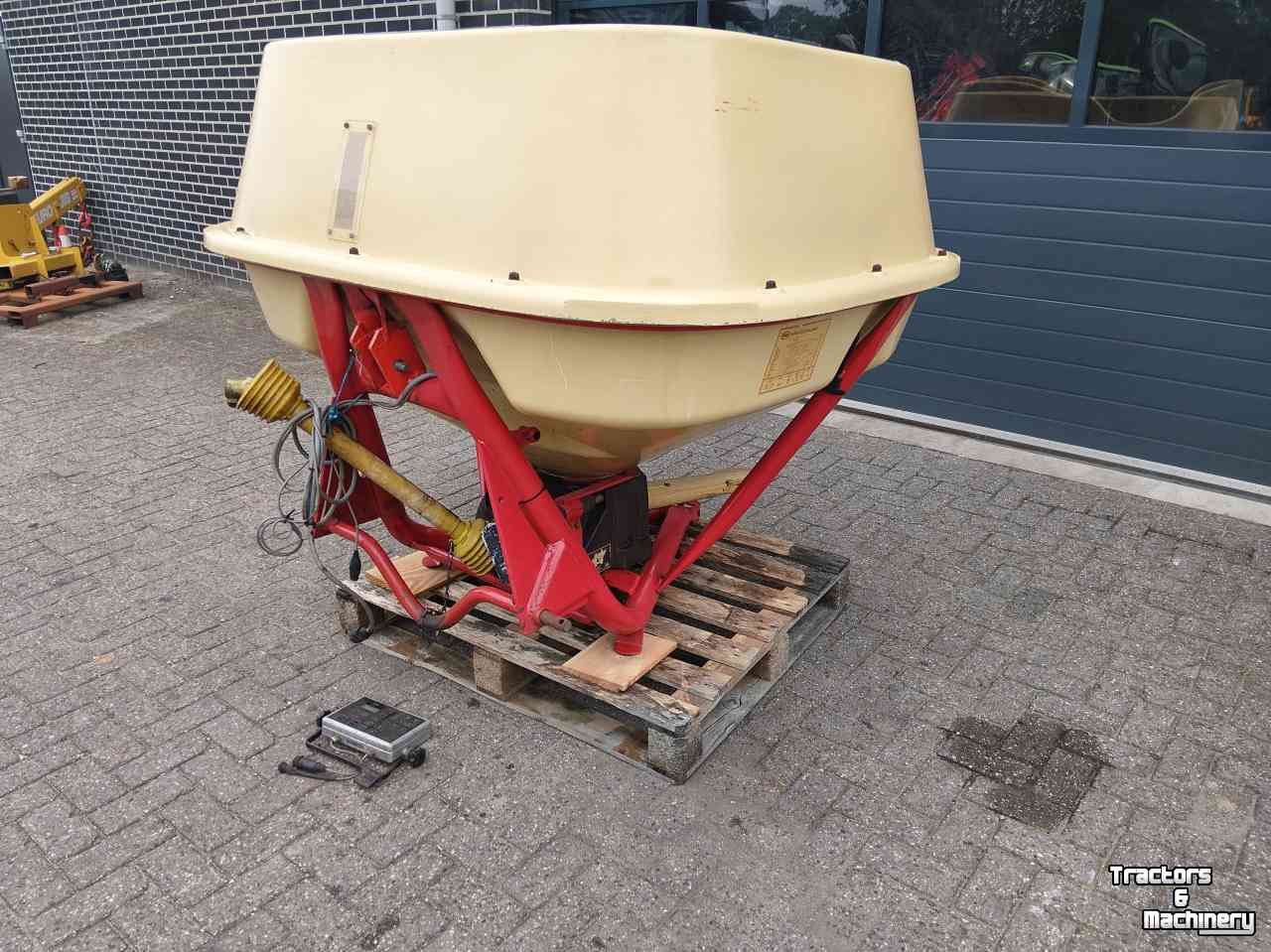 Kunstmeststrooier Vicon kunstmeststrooier / Pendelstrooier