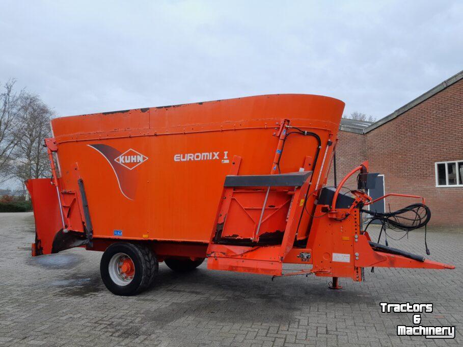 Voermengwagen Vertikaal Kuhn 2070 voermengwagen
