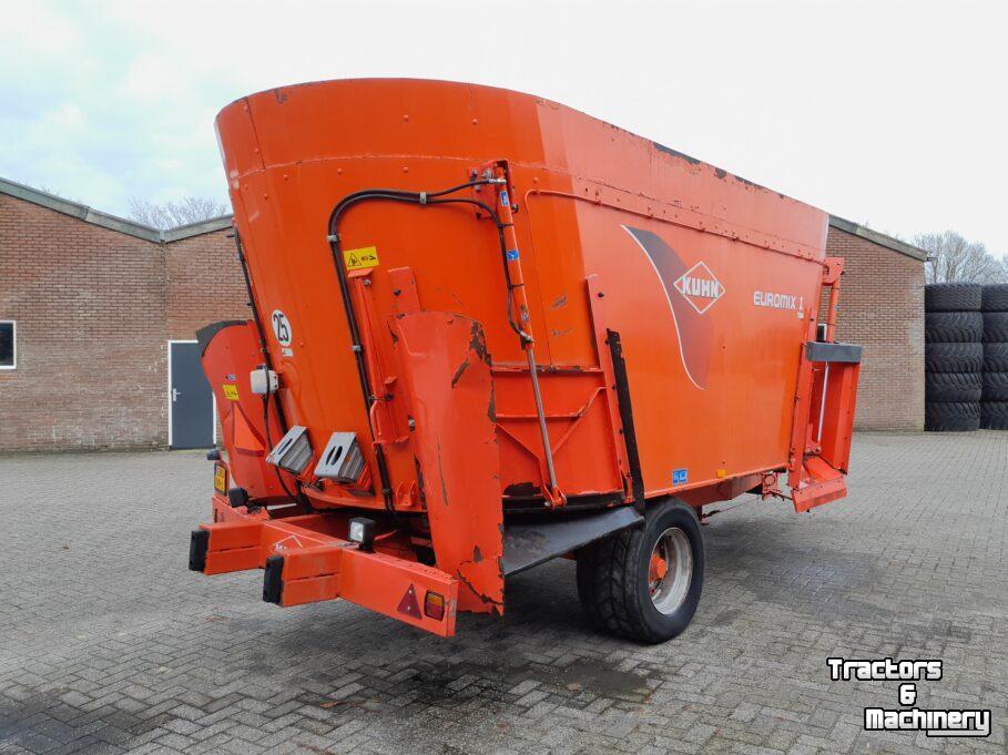 Voermengwagen Kuhn 2070 voermengwagen