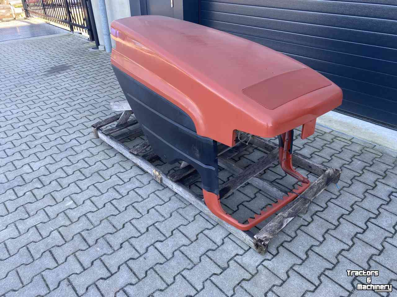 Overige traktoren en toebehoren New Holland 6011592 70 series motorkap