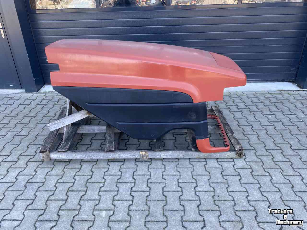 Overige traktoren en toebehoren New Holland 6011592 70 series motorkap