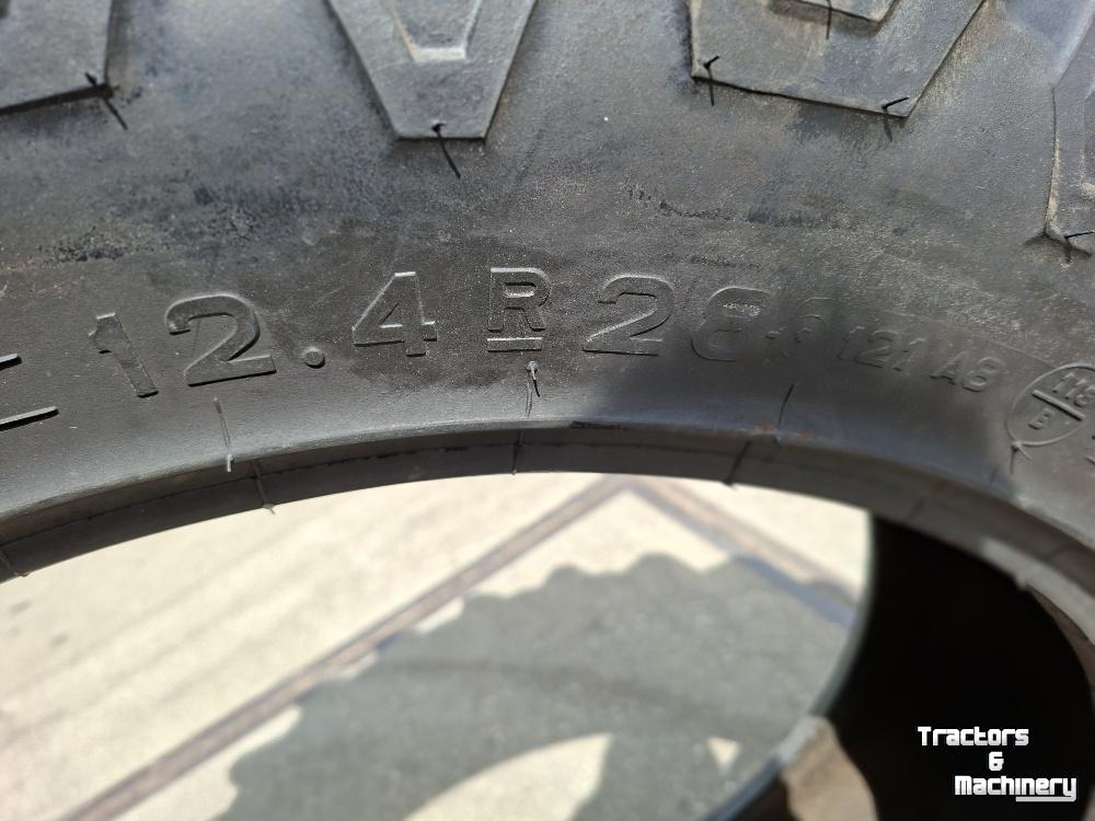 Wielen, Banden, Velgen & Afstandsringen Pirelli 12.4R28