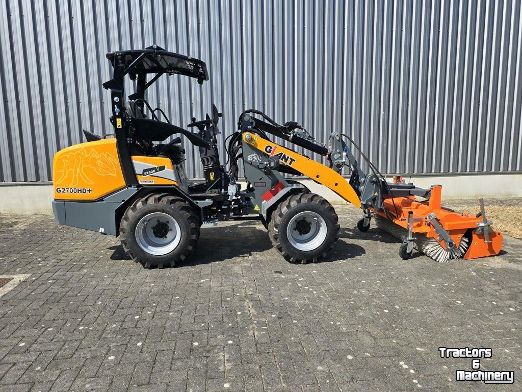 Shovel / Wiellader / Kniklader Giant G2700HD+