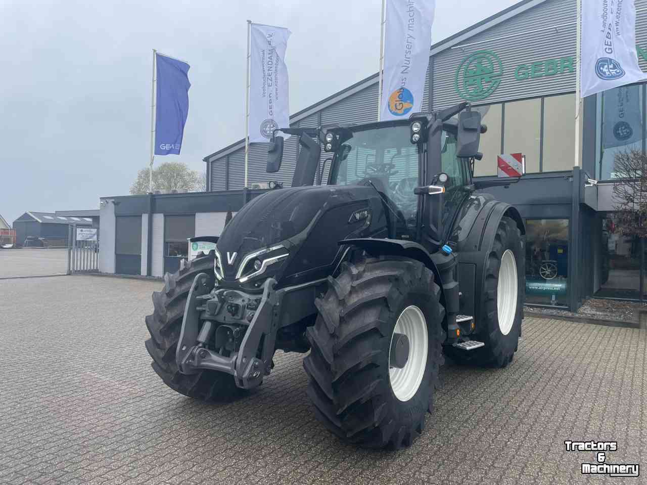 Traktoren Valtra Q305 Direct