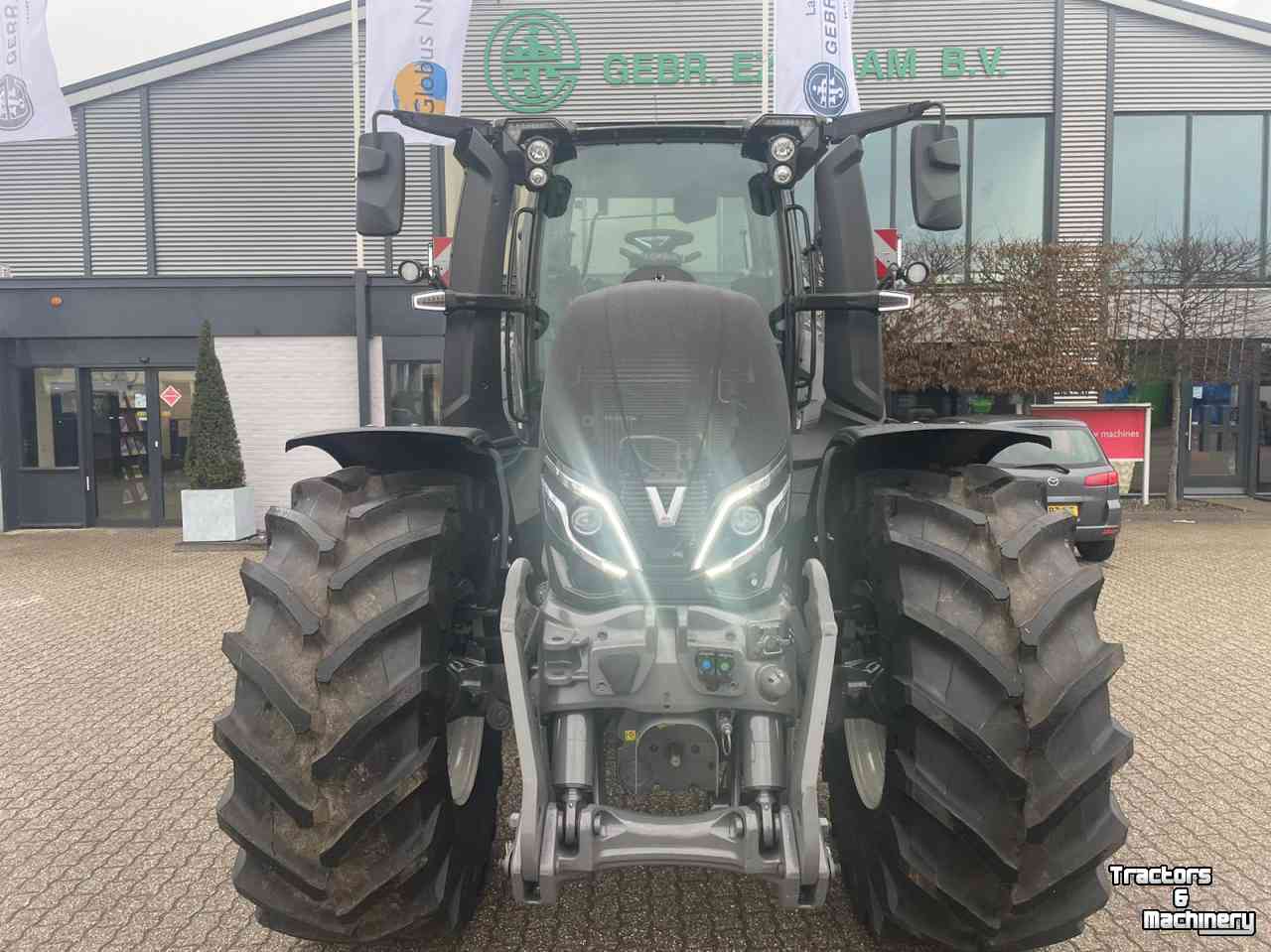 Traktoren Valtra Q305 Direct