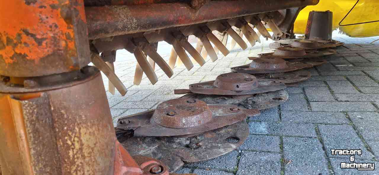 Maaier Kuhn FC 280 P frontmaaier met kneuzer