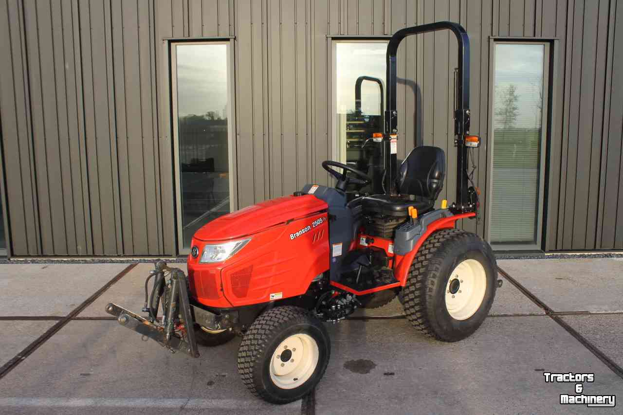 Compact tractor Branson 2505H hydrostaat compacttrekker tuinbouwtractor gazonbanden