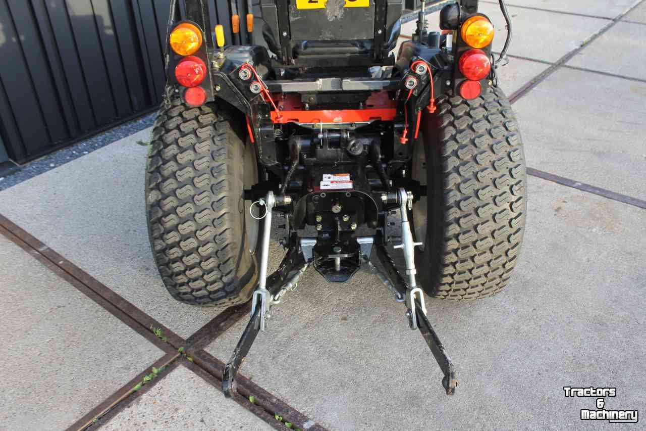 Compact tractor Branson 2505H hydrostaat compacttrekker tuinbouwtractor gazonbanden