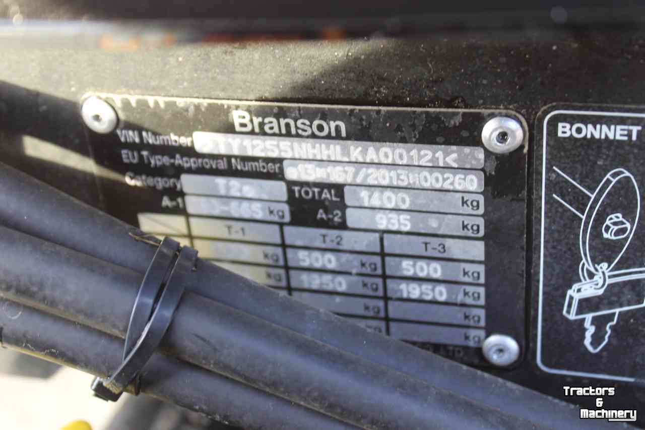 Compact tractor Branson 2505H hydrostaat compacttrekker tuinbouwtractor gazonbanden