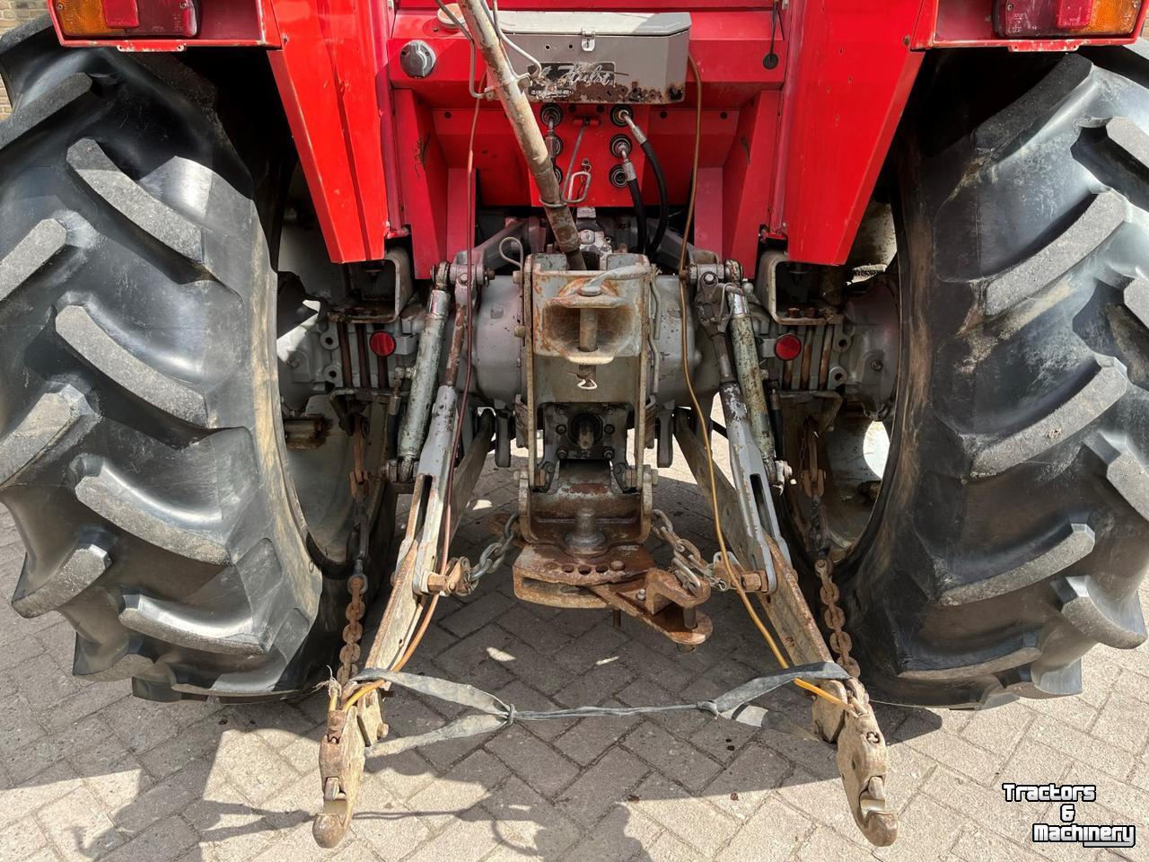 Tractor / Trekker Massey Ferguson 590-4 met voorlader