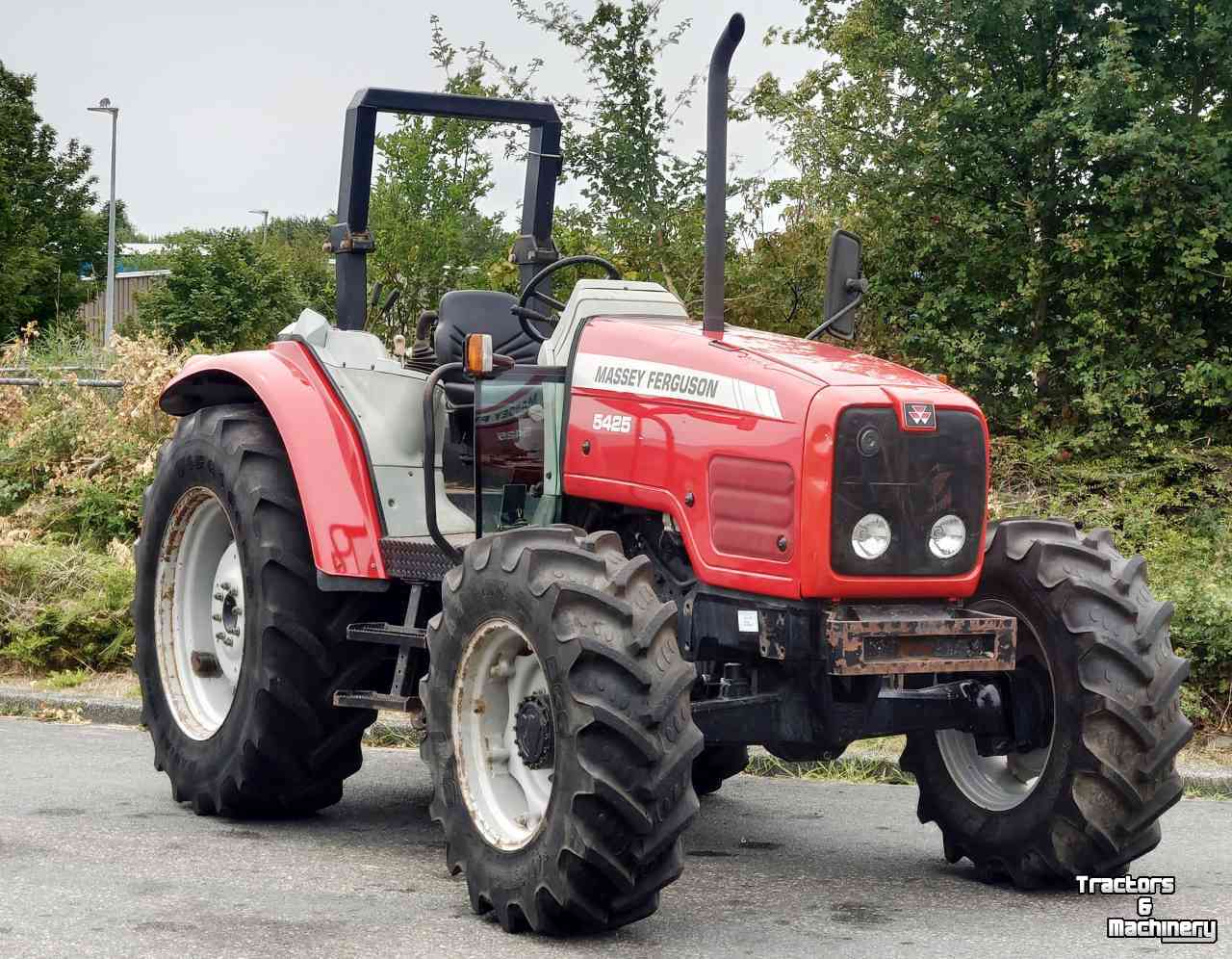 Tractor / Trekker Massey Ferguson 5425 4x4 Open station