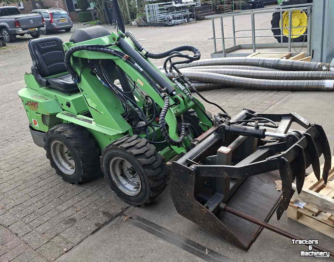 Shovel / Wiellader / Kniklader Avant 320S