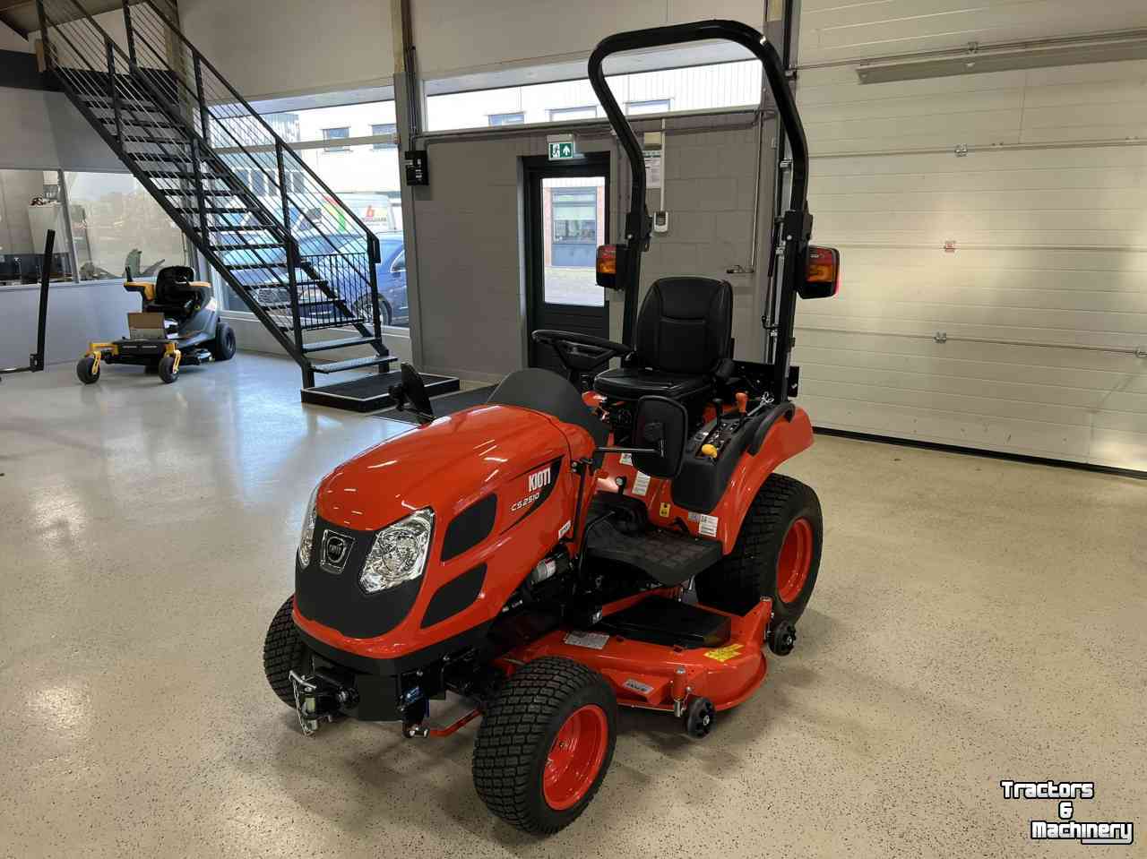 Compact tractor Kioti CS2510