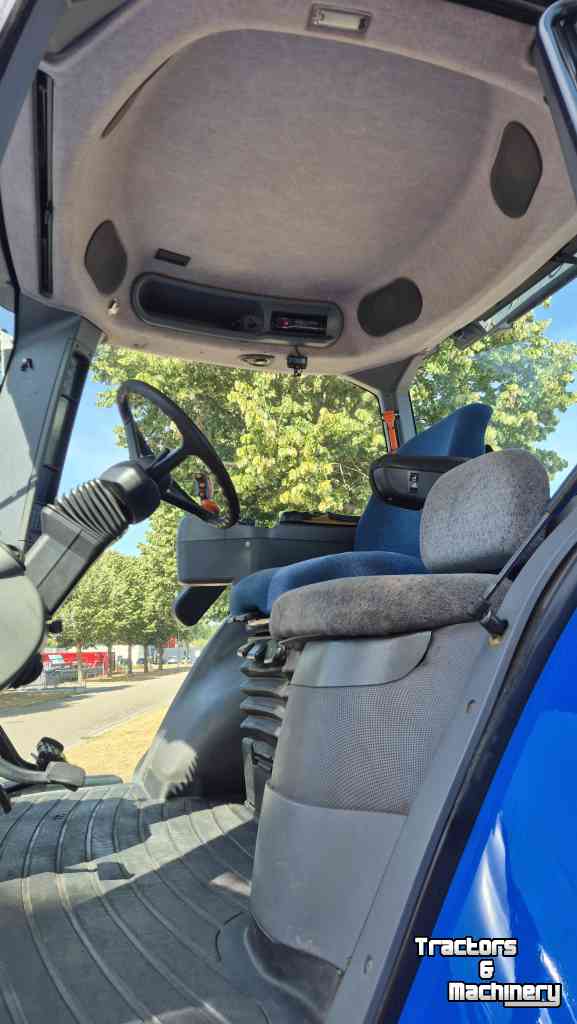 Tractor / Trekker New Holland T8020 FP 40 Kmh. Lucht, geveerde vooras