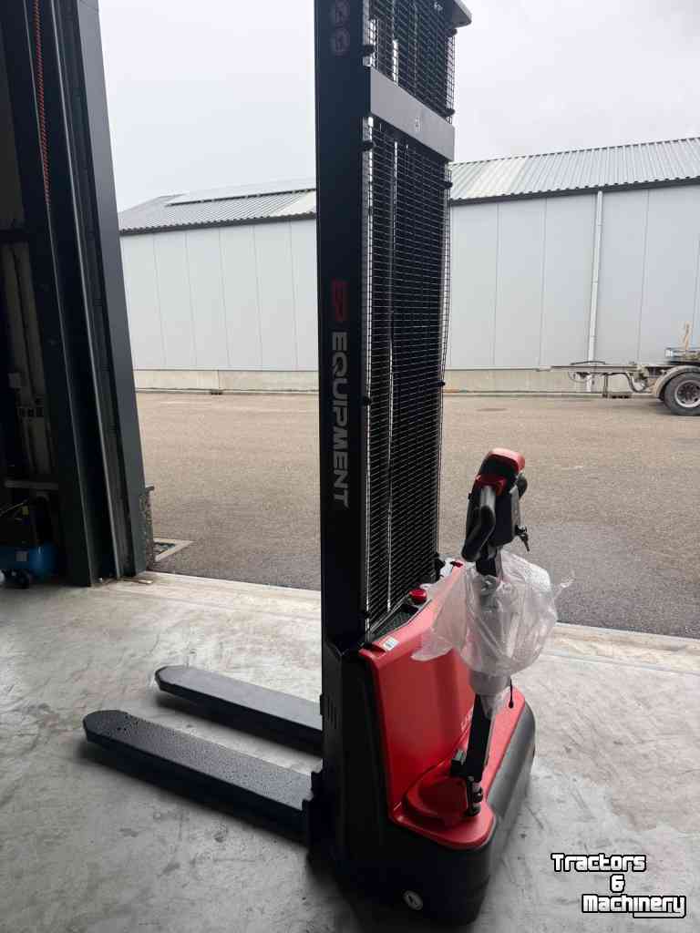 Reach-truck EP Equipment Elektrische Stapelaar