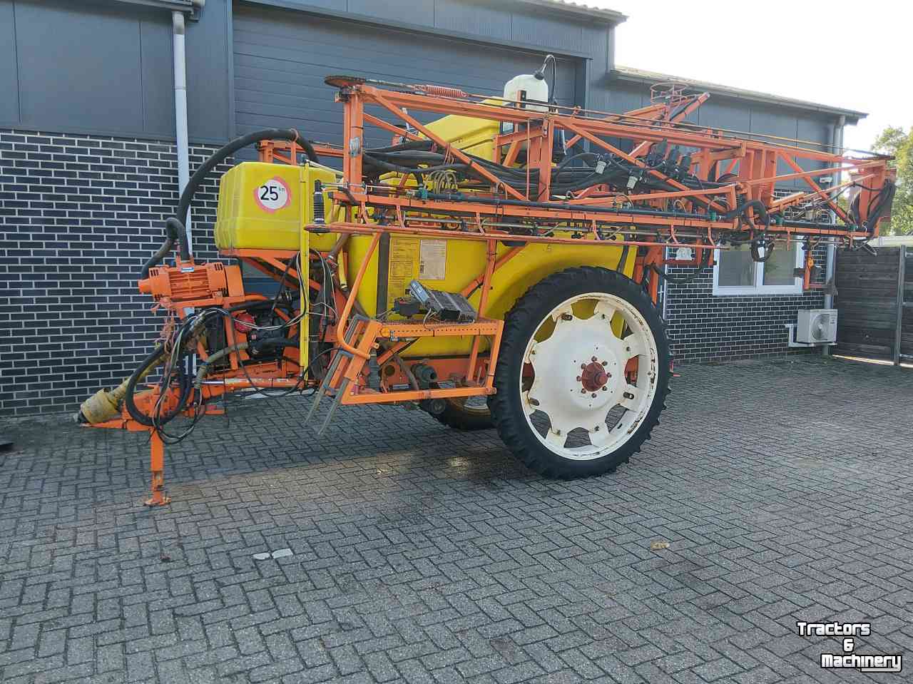 Veldspuit Douven Getrokken Veldspuit 27 meter met AirJet