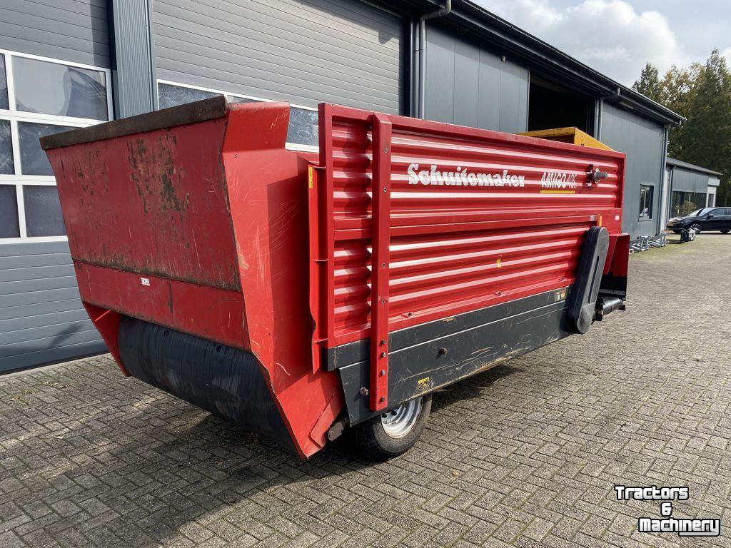 Blokkendoseerwagen Schuitemaker Amigo 40 kuilvoerblokkendoseerwagen