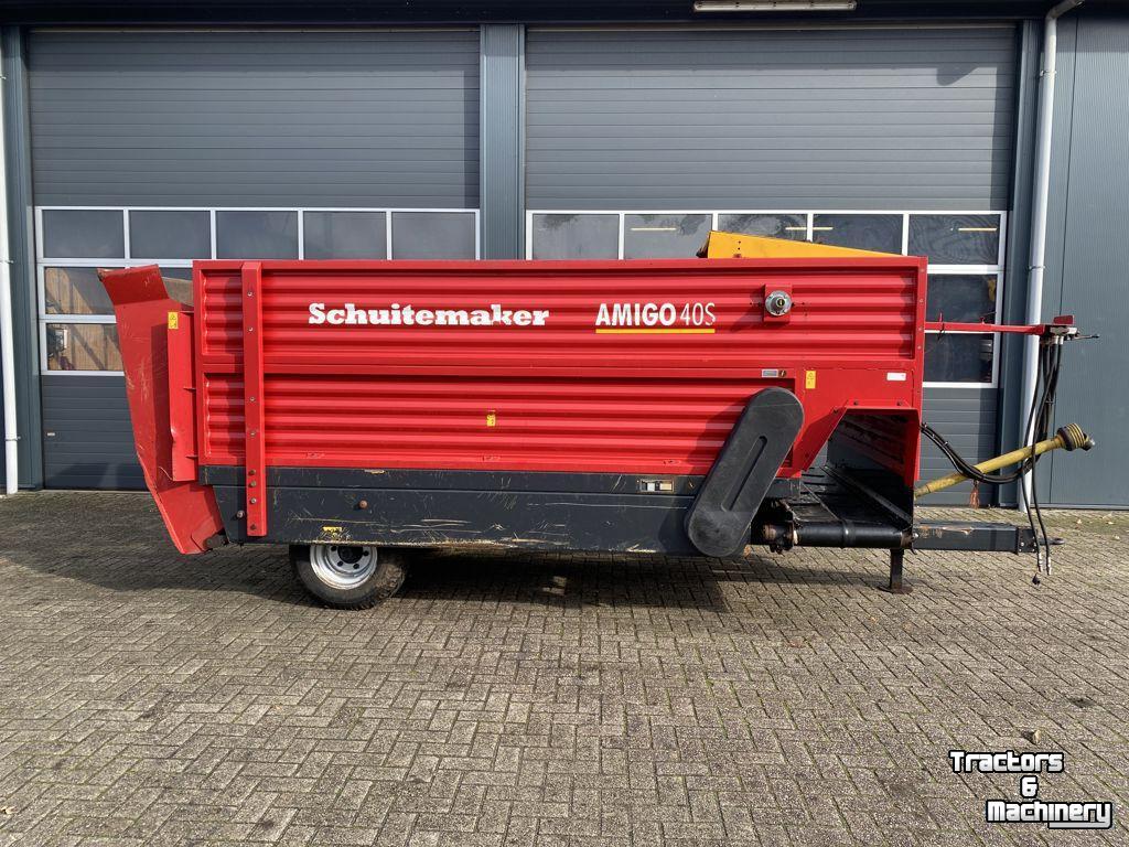 Blokkendoseerwagen Schuitemaker Amigo 40 kuilvoerblokkendoseerwagen