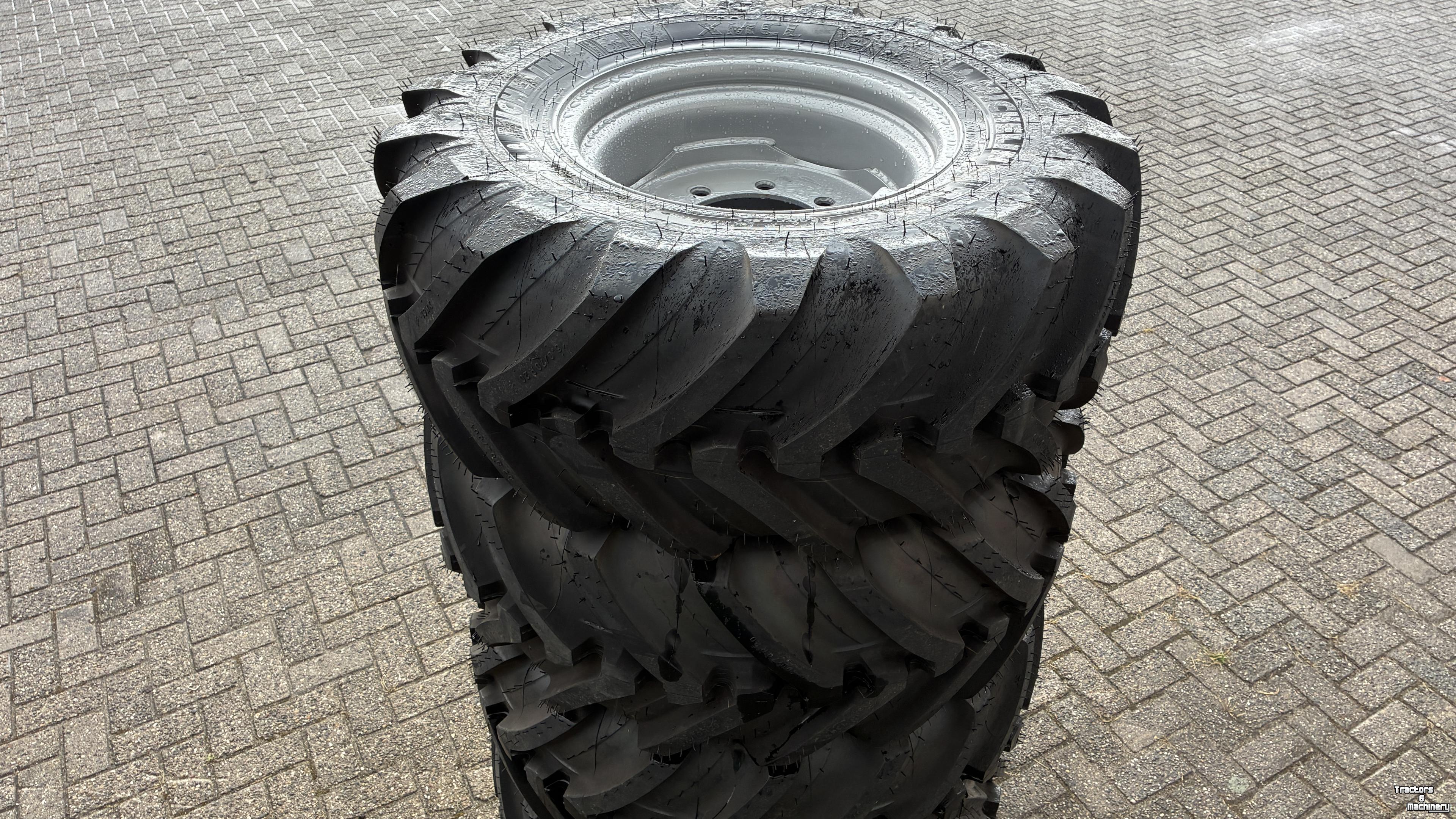 Wielen, Banden, Velgen & Afstandsringen  Michelin 400/70R20 XMCL op 8 gats velg NIEUW