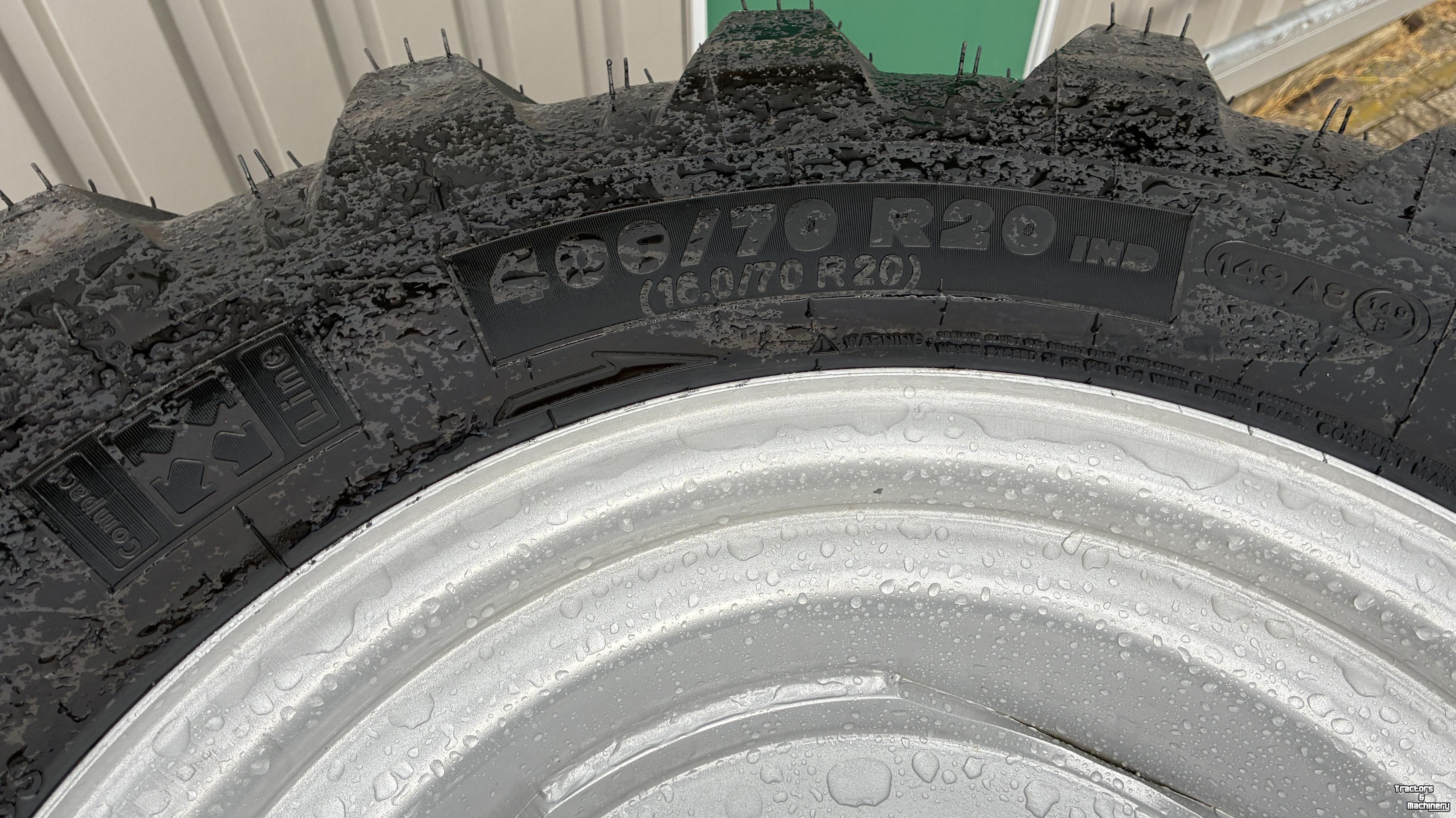 Wielen, Banden, Velgen & Afstandsringen  Michelin 400/70R20 XMCL op 8 gats velg NIEUW