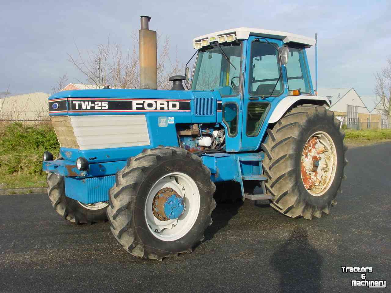 Traktoren Ford TW25 GenII