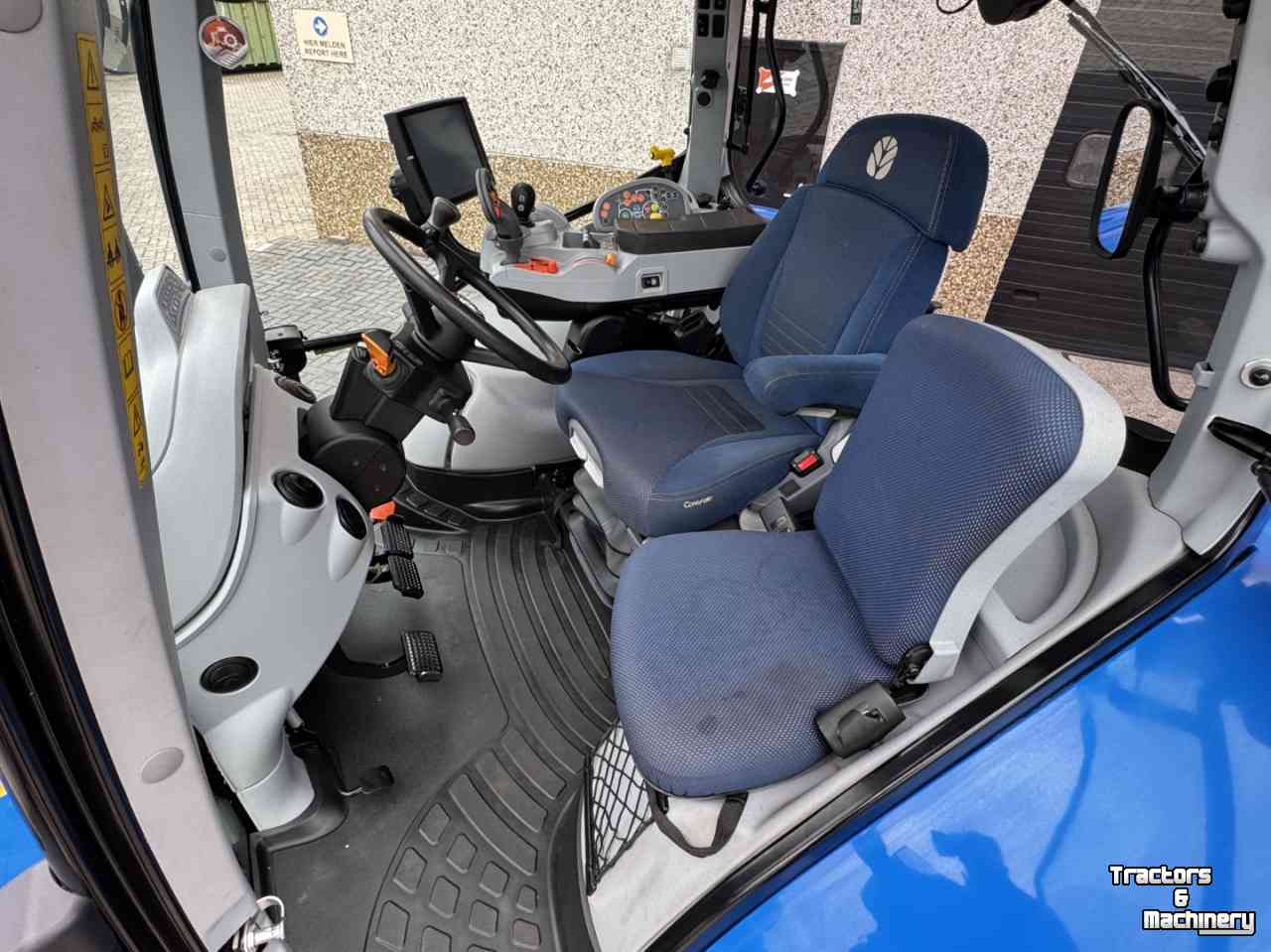 Tractor / Trekker New Holland T6.155AC vario 40km Stage V  Fronthef vol geveerd 2091u