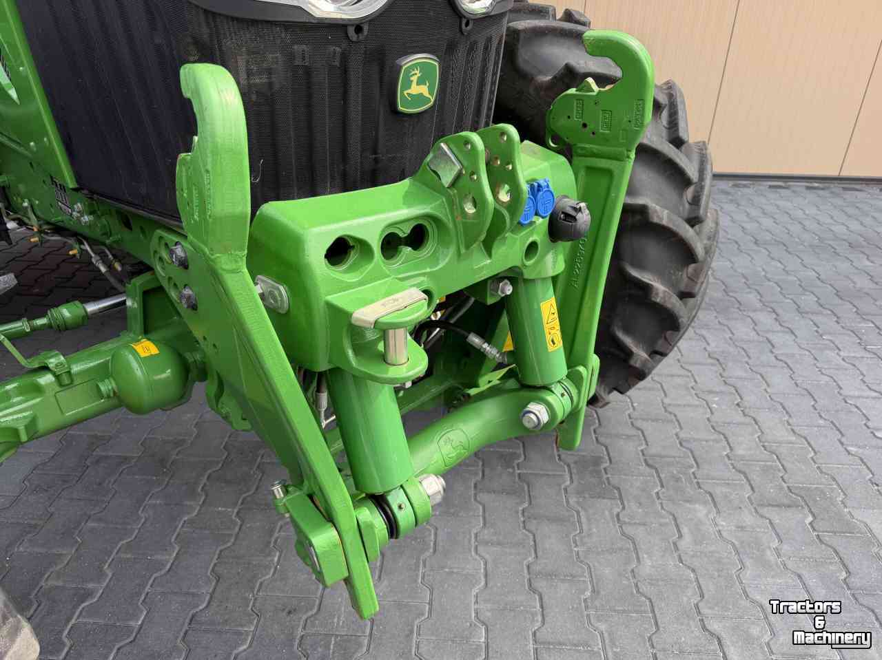 Tractor / Trekker John Deere 6120M